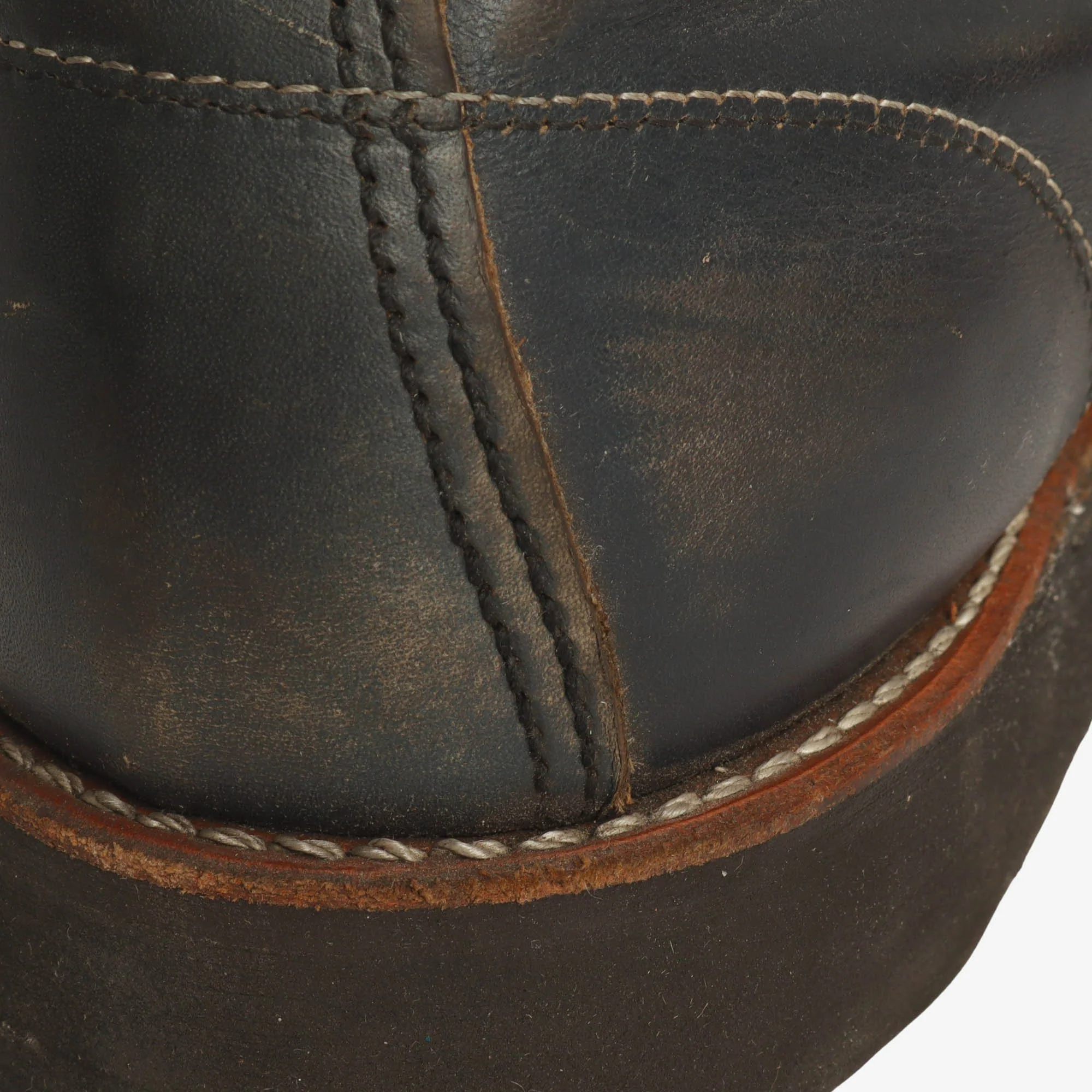 8882 Classic Moc Toe Boots - Image 9