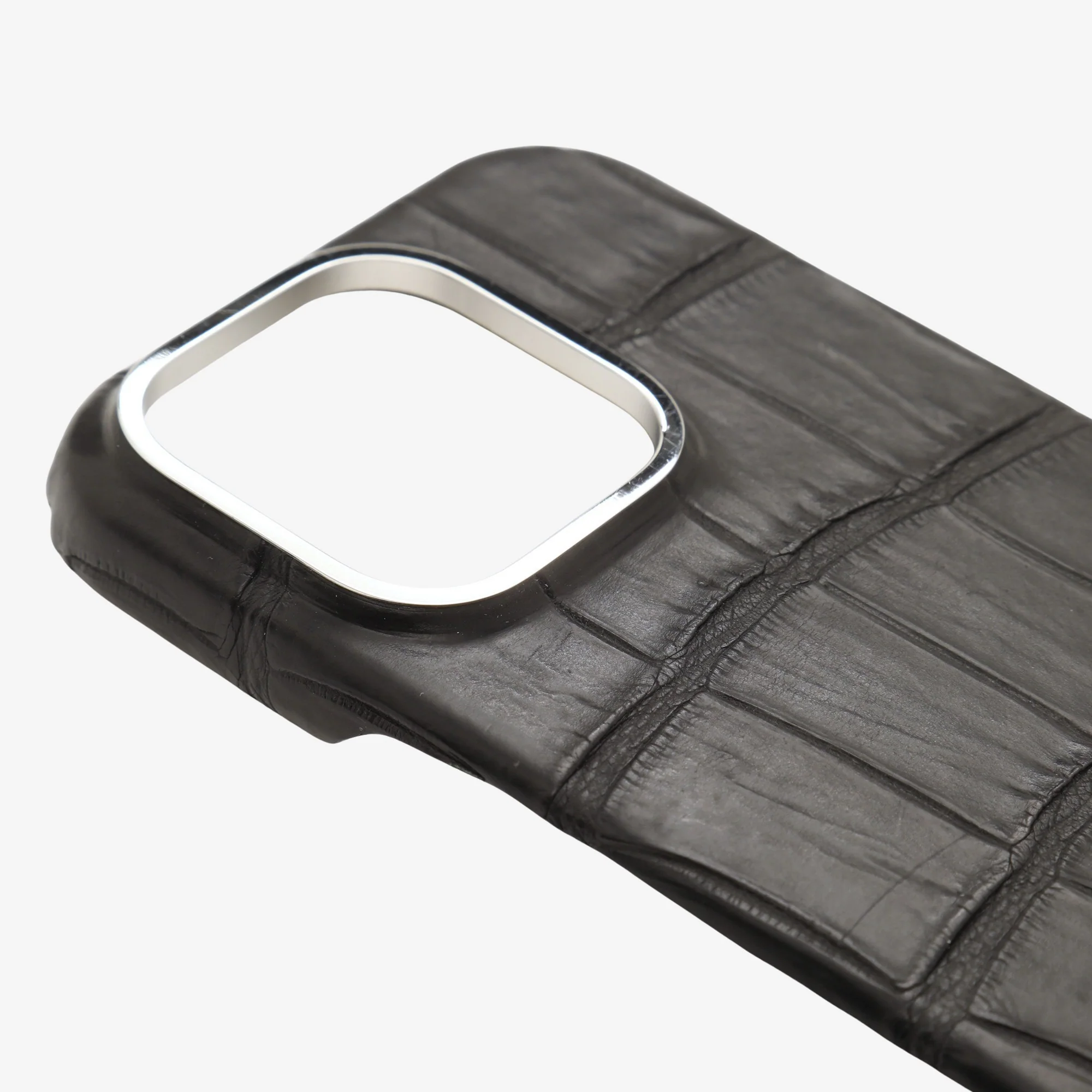 Alligator Leather iPhone Case (16 Pro) - Image 3